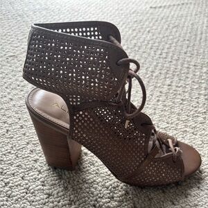 NWT Aldo Alycia Taupe Lace-Up Women's heels